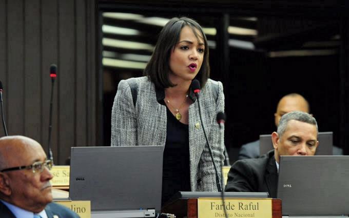 Faride Raful denuncia Procuraduría intervino teléfono de viceministra
