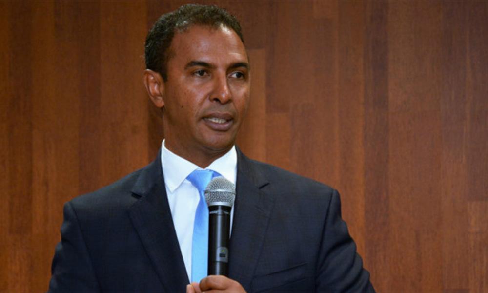 Domingo Contreras llama incumplidor al alcalde del DN