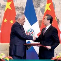 China acelera su acercamiento con el país a un año de relación diplomática