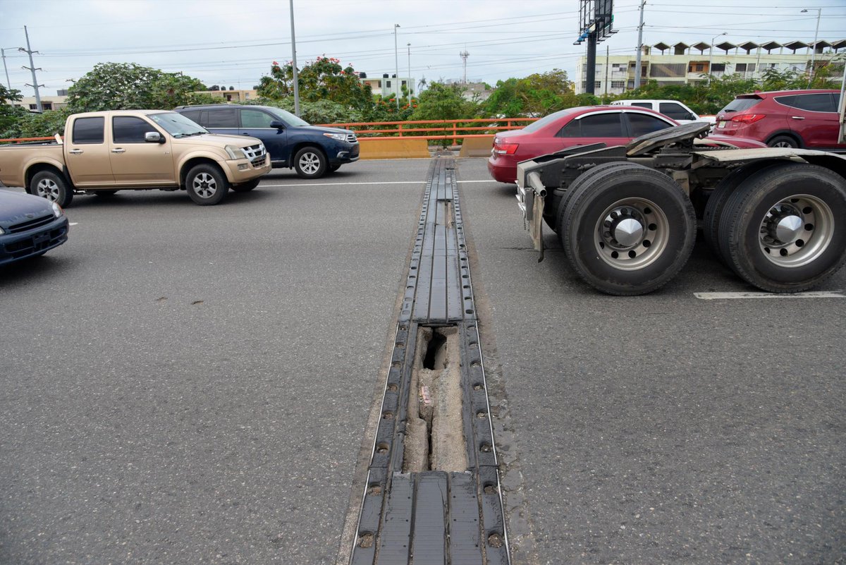 Elevado de la 27 y puente Juan Bosch en precarias condiciones