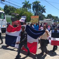 Ex empleados de Punta Catalina protestan por pagos de honorarios