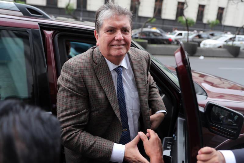 Expresidente peruano Alan García se dispara en la cabeza cuando iba a ser detenido; se encuentra en estado delicado