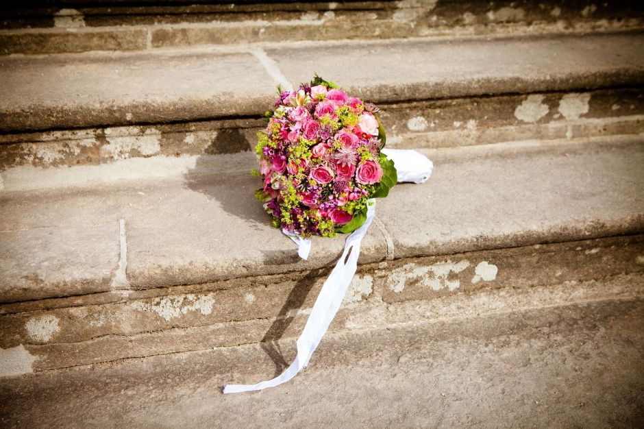 Una mujer se casa y muere poco después de la ceremonia tras sufrir un paro cardíaco