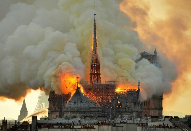 Francia lanzará un concurso de arquitectos para la nueva aguja de Notre Dame