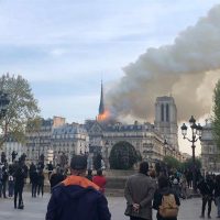 Terrible incendio afecta la catedral de Notre Dame en París