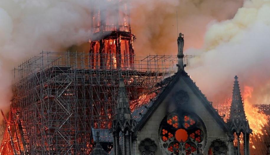 Ministro de Cultura RD dice incendio Notre Dame es tragedia para la humanidad
