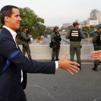 Estados Unidos insta a Fuerzas Armadas de Venezuela a apoyar levantamiento de Juan Guaidó