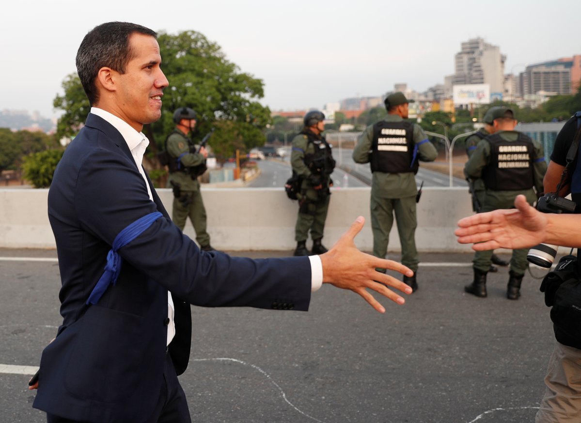 Estados Unidos insta a Fuerzas Armadas de Venezuela a apoyar levantamiento de Juan Guaidó