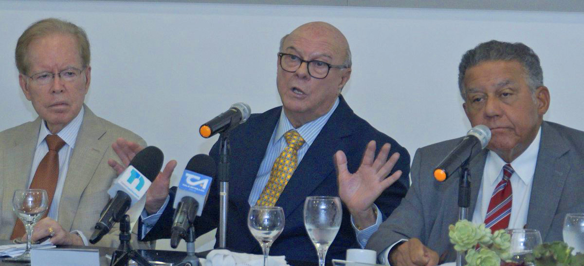 Hipólito Mejía afirma Ejecutivo se impone a otros poderes del Estado