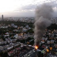 Se incendia Salerm Cosmetics, almacén de productos de belleza próximo a la avenida Independencia