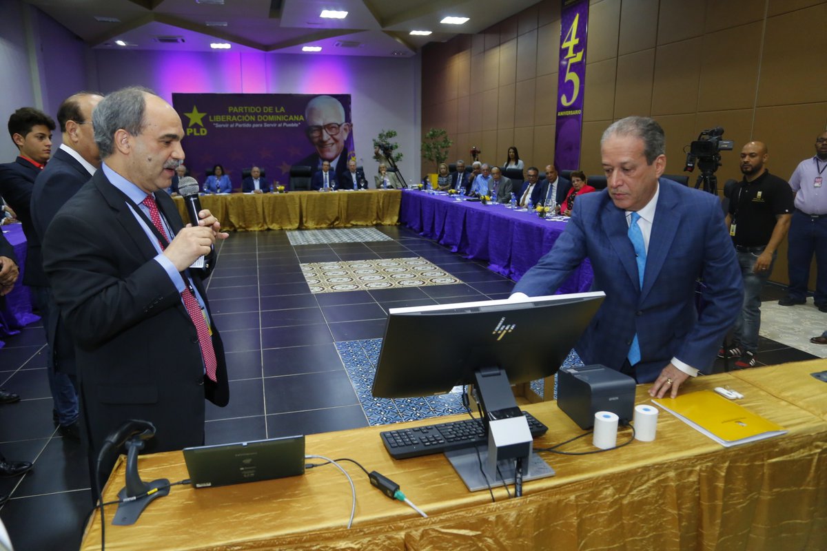 JCE realiza demostración de modelo Voto Automatizado en reunión del Comité Político del PLD