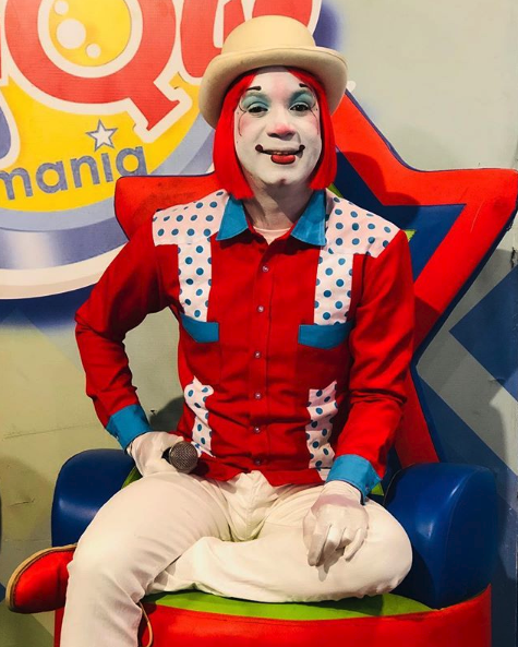 Kanqui llega al país para presentarse ante las autoridades por presuntos casos de pedofilia
