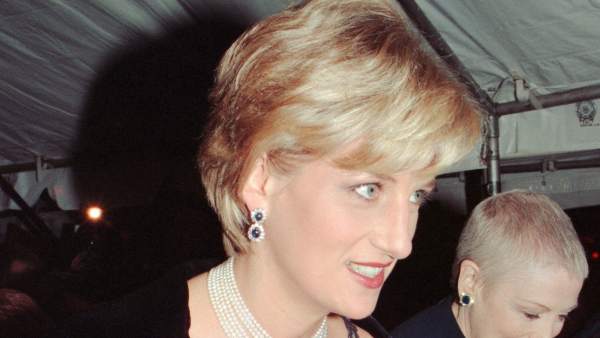 El forense de Lady Di revela que su herida fatal fue “muy pequeña, en el lugar equivocado e increíblemente rara”
