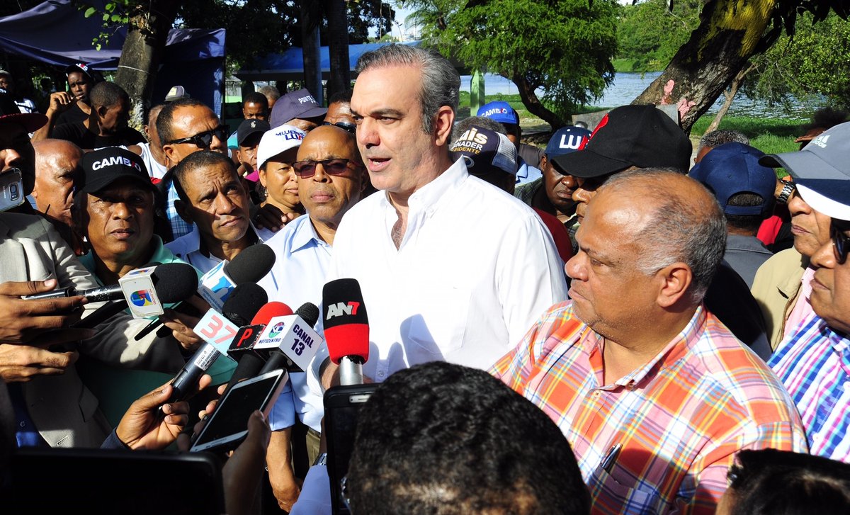 Luis Abinader asegura defenderá la democracia en los tribunales o en las calles