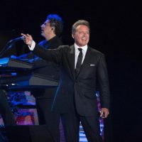 Luis Miguel desilusiona su público en RD desentonando y omitiendo letras de canciones