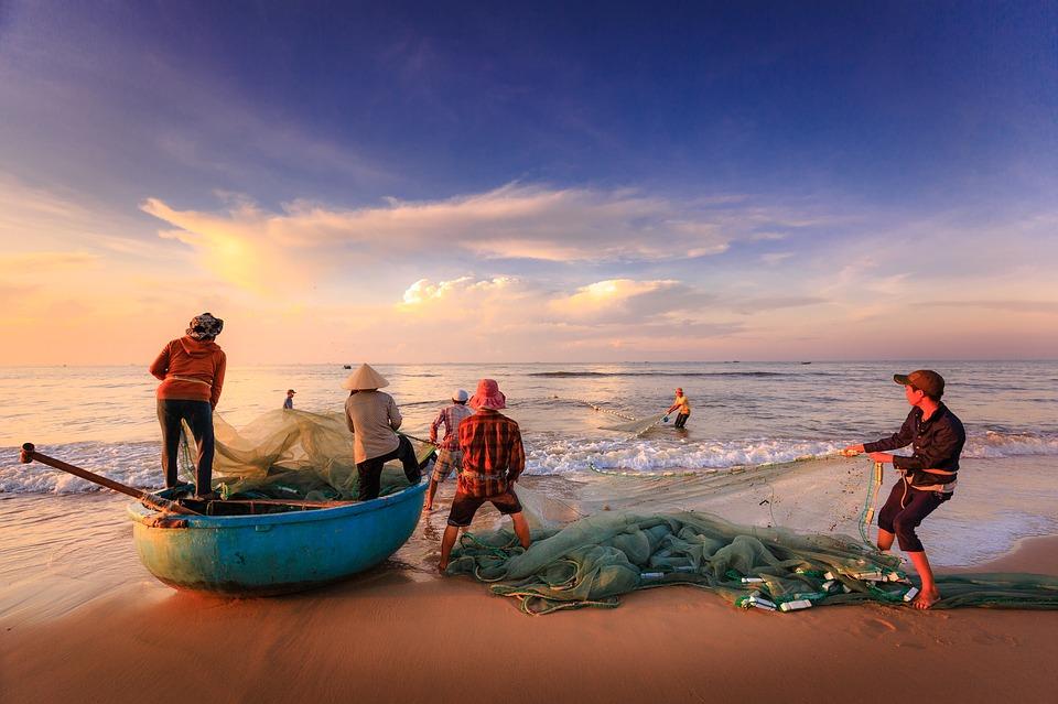 Un pescador muerto y tres sobrevivientes en naufragio en costas dominicanas