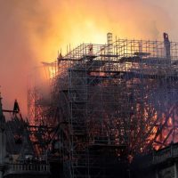 Notre Dame tiene 600 millones de euros prometidos para su reconstrucción