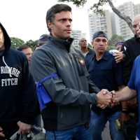 Opositor venezolano Leopoldo López y su familia se refugian en embajada chilena