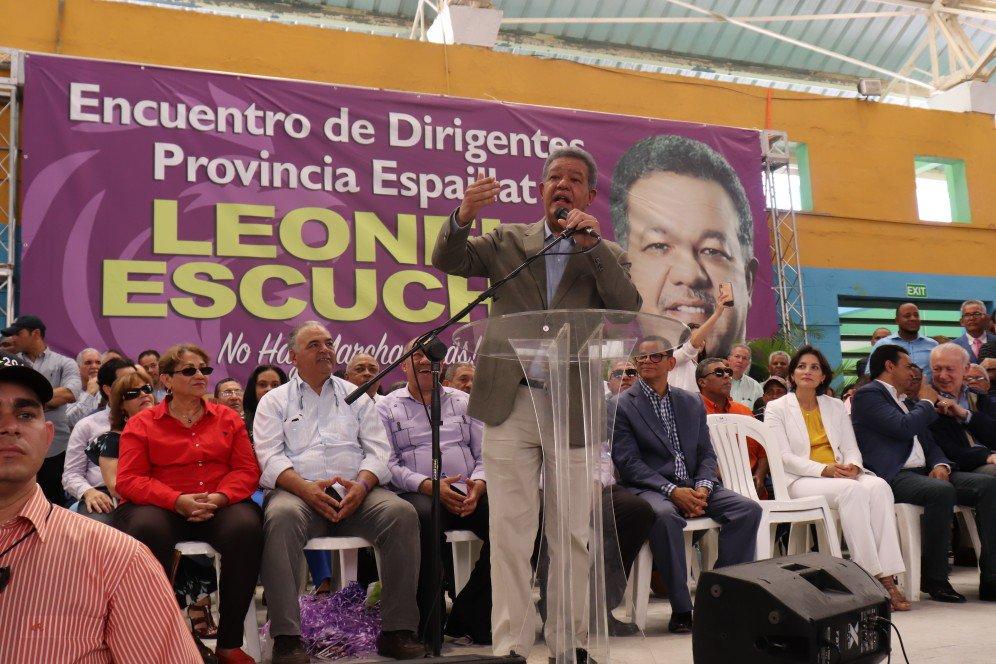 Leonel favorece alianza público-privada para construir vivienda bajo costo