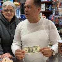 Bodegueros advierten sobre billetes de US$ 100 falsos