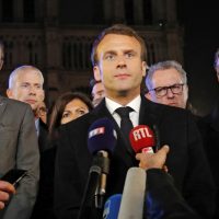 Macron promete reconstruir Notre Dame y dice que se ha evitado lo peor