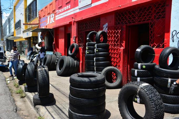 Hoy inicia prohibición ventas gomas usadas
