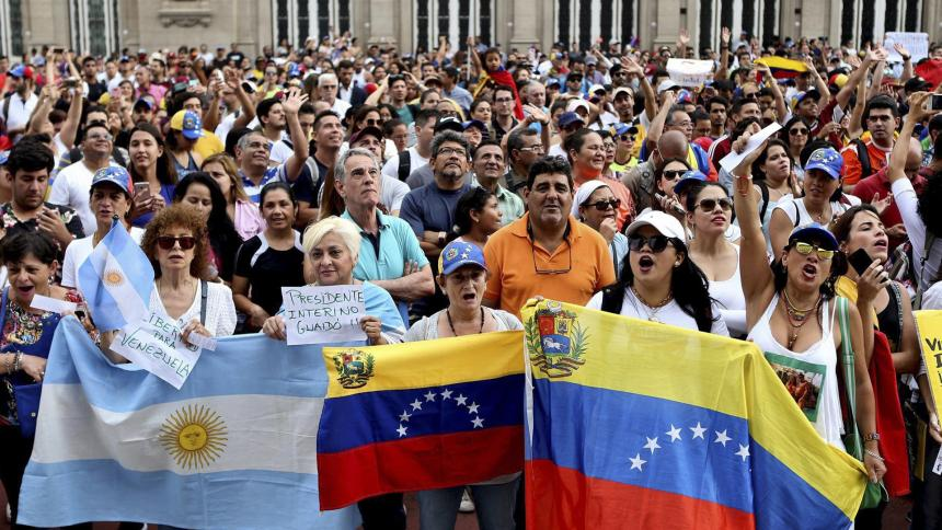 Dos detenidos y un herido tras protesta ante embajada venezolana en Argentina