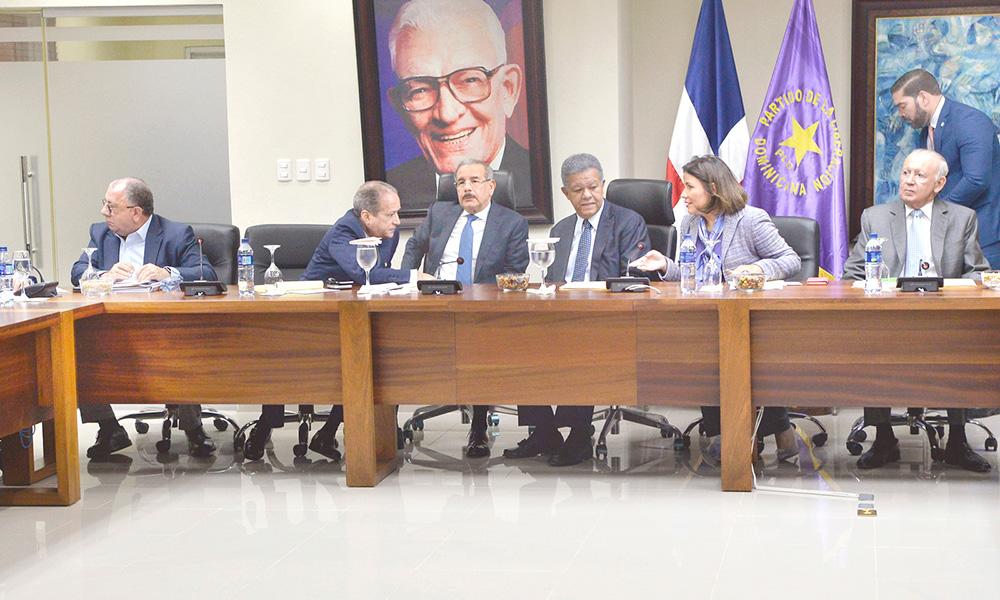 Comité Político se reúne en ambiente tenso por reelección