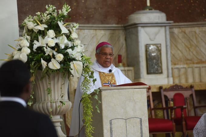Monseñor Francisco Ozoria dice medios de comunicación quieren poner “a pelear” a la Iglesia Católica y al Gobierno
