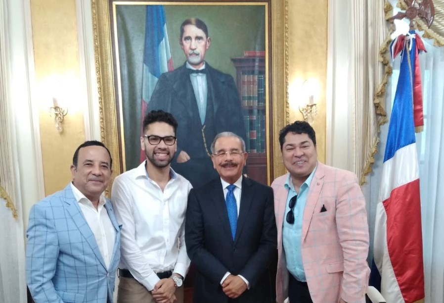 El Pachá “Pide de Rodillas” a Danilo que se repostule