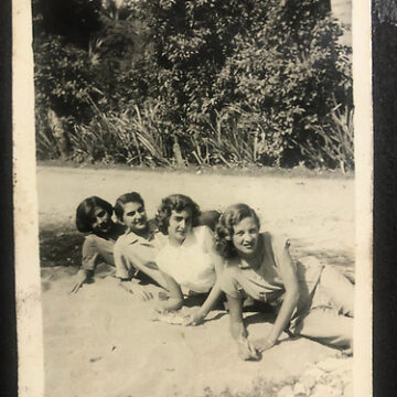 Encuentra fotos inéditas o poco conocidas de Minerva Mirabal y amistades