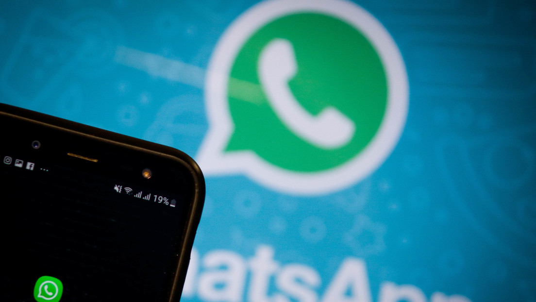 Descubren a profesor que vendía respuestas de examen por WhatsApp