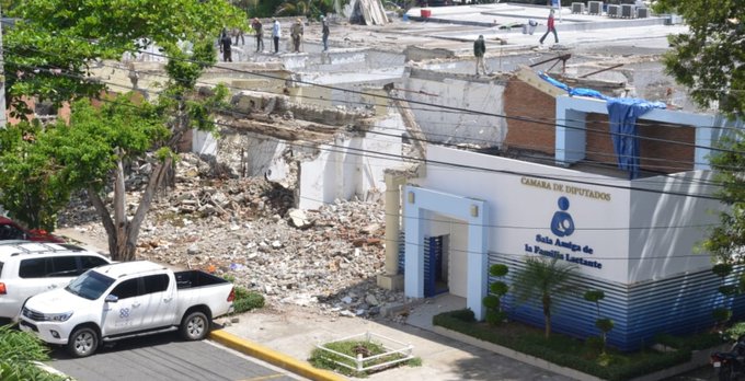 Confusa construcción en terreno Cámara de Diputados a 22 días del cambio de mando