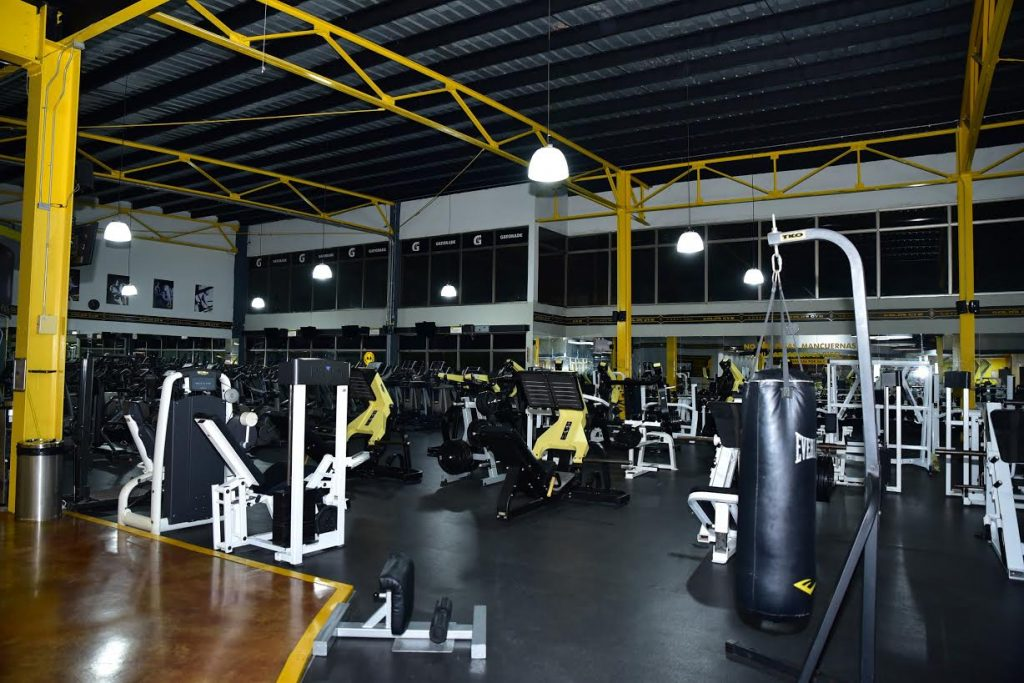 Ambiente cerrado y aire acondicionado, las razones para cerrar gimnasios según ministro de Salud Pública