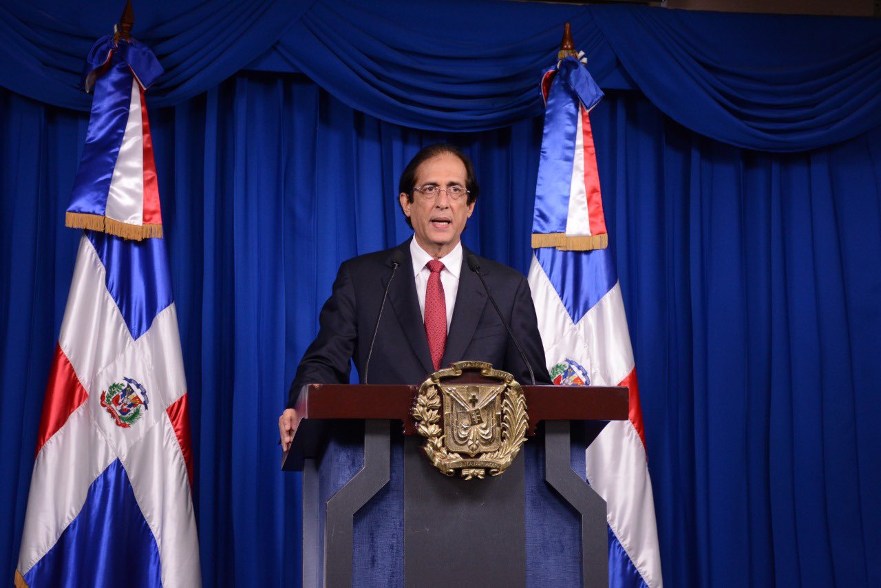 Gustavo Montalvo: Colmados y bares no podrán abrir mesas al público
