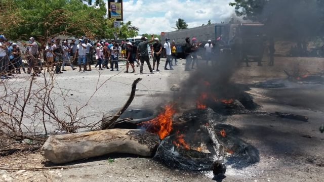 Cierran entrada del municipio de Tamayo en reclamo reconteo de votos a favor de diputado PRM