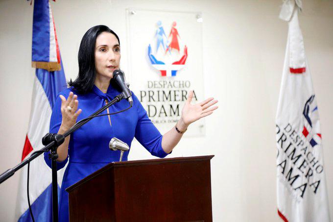 Raquel Arbaje asegura no tiene aspiraciones presidenciales; dice solo quiere ayudar a su esposo