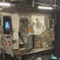 Tren A se dirigía Alto Manhattan se descarrila dejando tres heridos