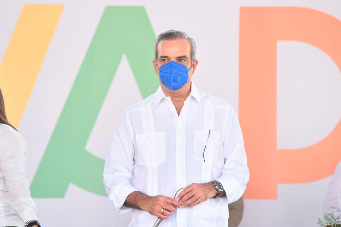 Presidente Abinader encabeza inauguración de plaza Bávaro City Center