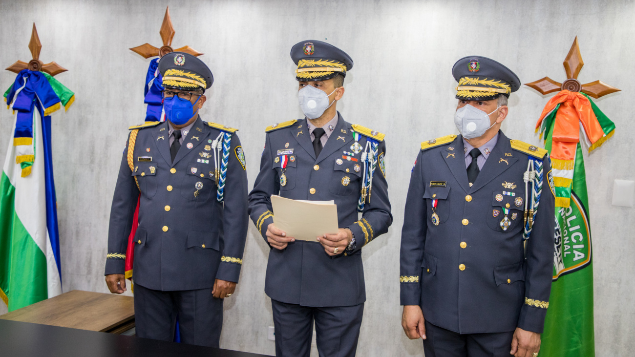 Director de la Policía Nacional juramenta nuevo director de la DIGESETT; aboga por continuidad de acciones en materia de tránsito y cumplimiento de leyes