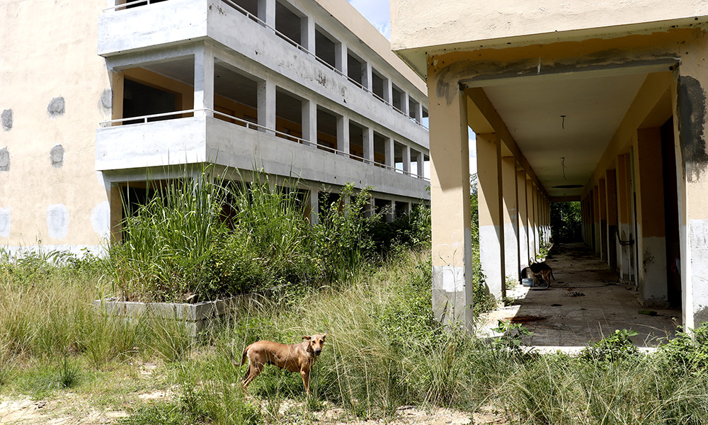 Escuela básica tiene 7 años en construcción