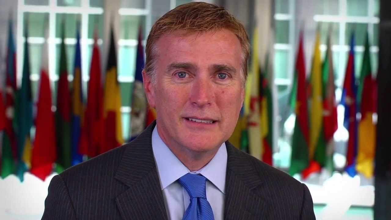 Ex embajador Wally Brewster pide a dominicanos con doble nacionalidad votar por Joe Biden
