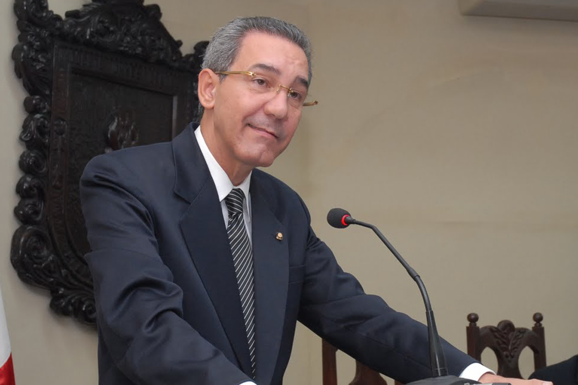 García Fermín asegura que no otorgará becas a hijos de funcionarios