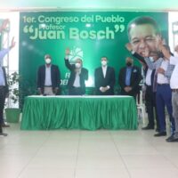 Otros 20 presidentes de comités intermedios del PLD pasan a la Fuerza del Pueblo