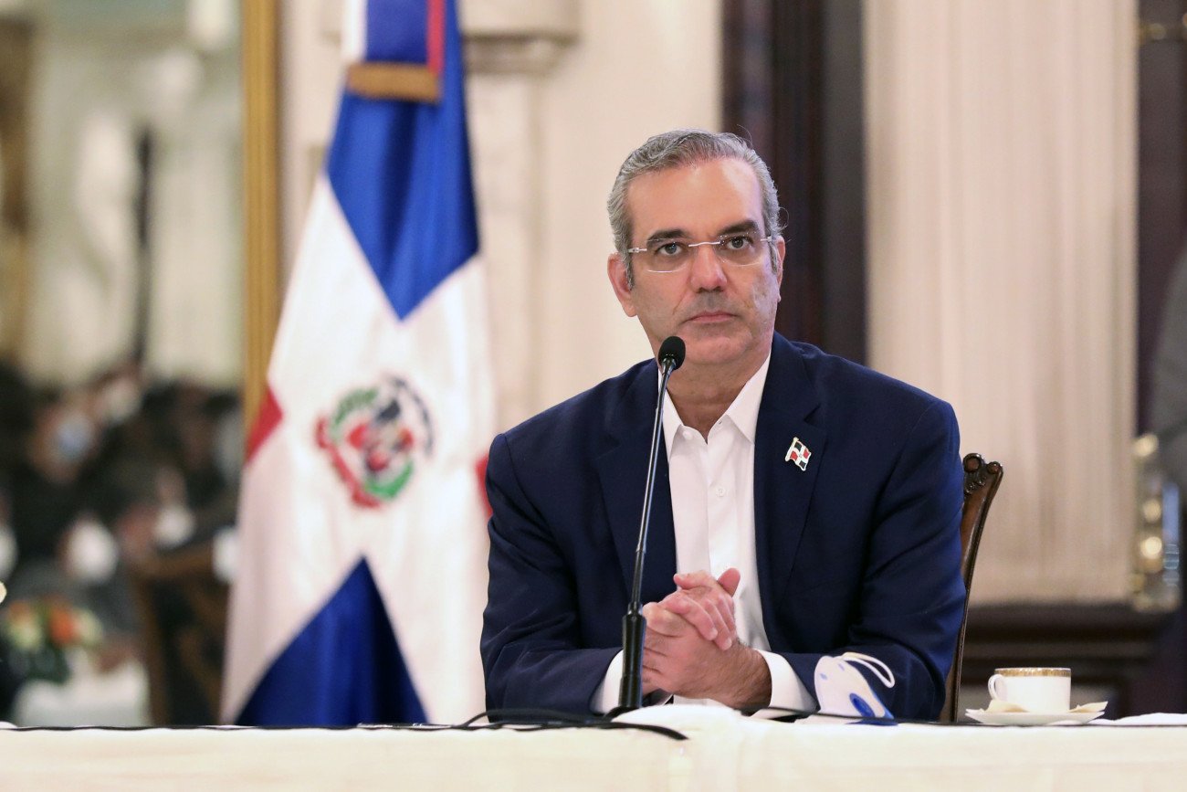Gobierno pide suprimir la palabra “licenciado” en comunicaciones enviadas a Abinader