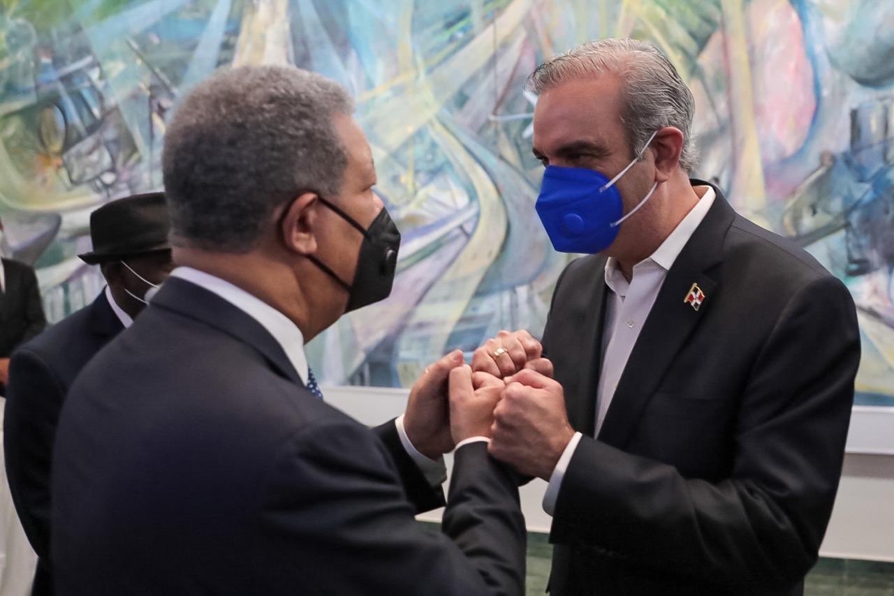 Luis Abinader y Leonel Fernández conversan en Funglode