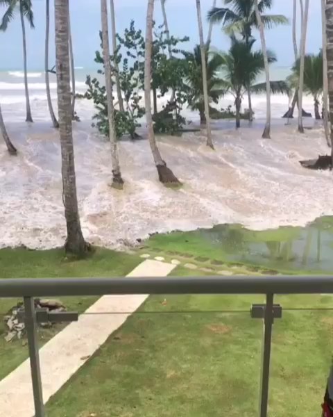 Marejadas Intensas Afectando en Samaná Marejadas Intensas Afectando en Samaná