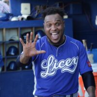 Anderson Hernández se retirará vistiendo la camiseta del Licey