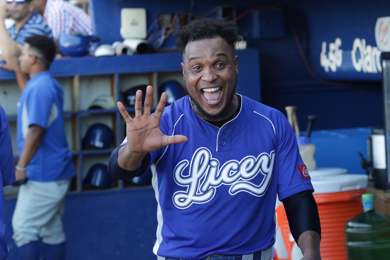 Anderson Hernández se retirará vistiendo la camiseta del Licey
