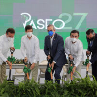 Presidente Abinader da el primer palazo para la construcción de la plaza Paseo 27